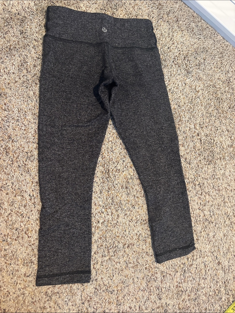 Lululemon Women’s Dark Heather Gray Herringbone Pattern Leggings size 2